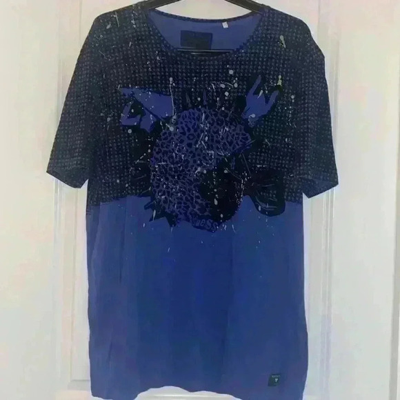 GUESS Slim fit T-shirt- like new - Picture 1 of 4